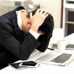 社員が必ず辞めていく『鬱になる席』。→原因を探ったら・・・ゾッとする結末。