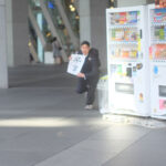 大学の卒業をネットで報告した男性。その斬新な報告写真に腹筋崩壊(笑)