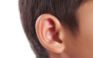 左耳の不調が続き、病院を受診したら・・・とんでもない原因が発覚！！