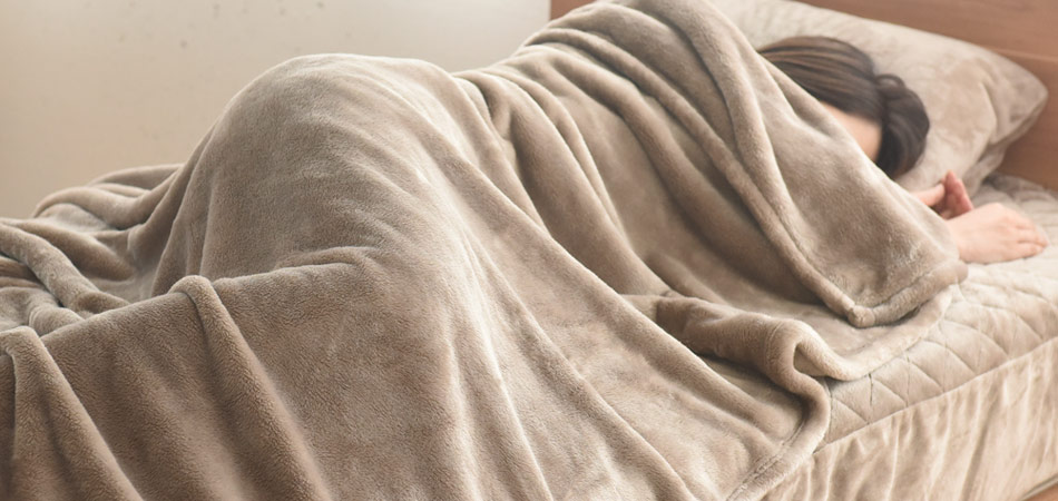 長年間違えていた・・！温かさを一番発揮する『毛布の使い方』はこれだ！