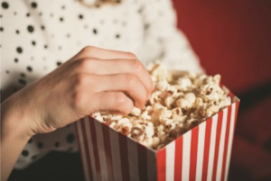 ｢なんで映画ってポップコーンなのかな〜｣って思って調べてみたら・・マジか！！（笑）