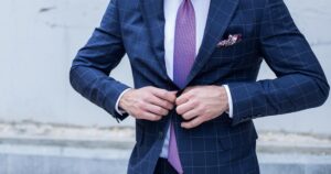 「シャツのボタンが取れた」という男性社員。裁縫セットを借りてきてあげたら・・・え？！