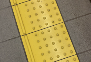 点字ブロックは覚えておくと『災害時』にとても役立つ！全盲の女性が教える意味を知って欲しい