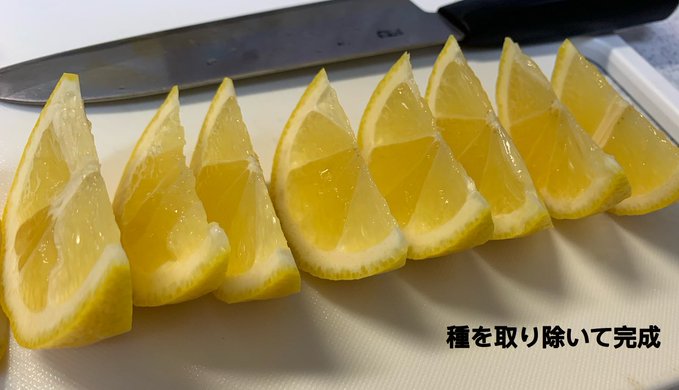 バイトの先輩から教わった『絞りやすいレモンの切り方』が本当に凄い♪