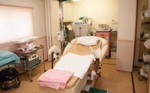 「こんなんで痛がってたら産めないわよ」と冷笑してきた助産師。→しかしこの直後・・・