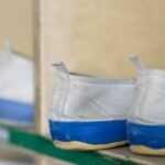 ズタボロのドス黒い上履きに『あのアイテム』を使ったら・・・真っ白ピッカピカに蘇生した!!