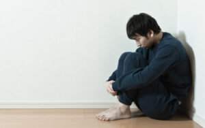 夜中突然バッと起きて泣き出した彼氏。理由を聞いたら・・・