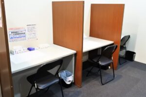 PCRの唾液採取ブースにあった『張り紙』に笑いが止まらなかった話・・・