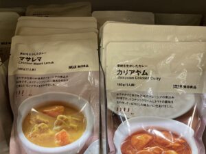 母から「無印のアンポンタンカレー買ってきて」とお願いされ２択まで絞った結果・・・まさかのオチが！！