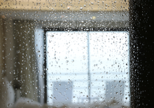 梅雨の湿気の寝苦しさを解消する『目から鱗』の方法がこちら！！