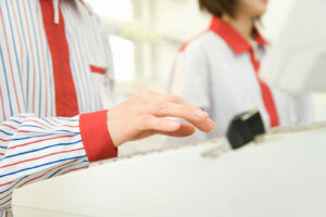 コンビニで何かを話す店員。→「耳が聞こえない」と伝えると店員はこんな行動にでた・・・