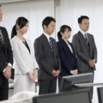 子供が熱を出して休んだ社員が翌日、「すみません、子どもの体調管理気をつけます」と挨拶。→これを聞いた同僚は大きな声でこう言った・・!