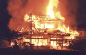 火事になった時、耐火金庫がいかに重要かを証明する写真がこちら・・・説得力がすごい。。