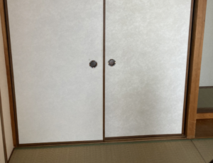 マンションの内覧中、押し入れの扉を開けたら・・・えっ？！