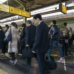 女子中学生にわざとぶつかりにいったおっさん。→これを目撃した女性はおっさんにこう言い放った！