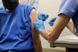 PCもスマホも持たない超アナログ世代のお年寄りが早々にワクチン接種を完了させていた県が！→その取り組みに賞賛の声！