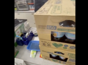 ファミリーマートで 麦茶を２ケース買ったら・・・えぇ？！