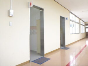 広まれ！とある学校のトイレに設置された『生理用品コーナー』にこれは嬉しい配慮！の声