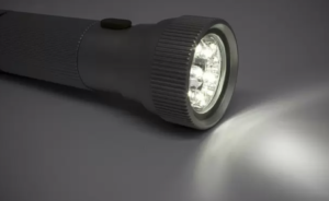 警視庁が教える、ラジオや懐中電灯などがいざと言う時に使えない・・というのを避けるために必ずやっておくべき事！