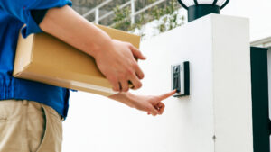 インターホンで「郵便局…いや、ヤマト運輸です！」と言われ怪しい、、と思いながら恐る恐る出てみたら・・・