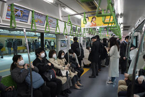 いつも同じ車両に乗ってくる自閉症の男性を怖いなぁ・・と思っていた女性。→とある日・・・