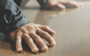 お茶をこぼした義祖父。「おい！拭いてくれ！」と言うので、嫁はこうした・・・