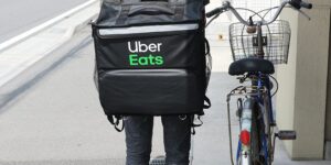 とあるUberEats配達員の『配達する理由』が・・・泣いた。「こんな想いで配達してる人もいるんだ・・・」