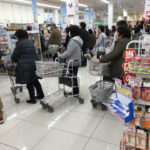この発想はなかった!!スーパーでレジに並んでたら「急いでるから」と横入りされた女性はこうした・・・!!