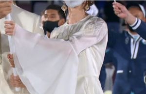 ファイナルファンタジーのテーマと共に入場したカザフスタン騎手の女性が美しすぎると話題に・・！