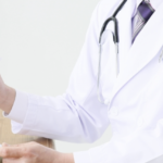 左手が動かないと奥さんと共に病院を受診した男性。診察の結果→男性の末路に絶句した話・・・