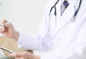 左手が動かないと奥さんと共に病院を受診した男性。診察の結果→男性の末路に絶句した話・・・