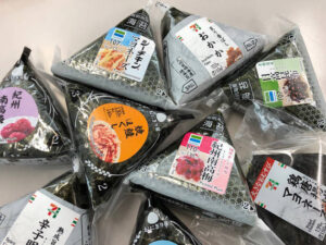 冷凍庫を開けるとなぜかコンビニのおにぎりが。疑問に思っていたら・・・マジか！！