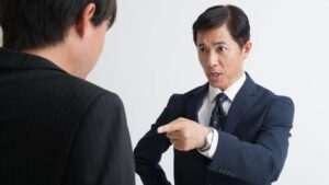 上層部から「キミ評判良くないよ」と言われた男性。→こう返したら・・・