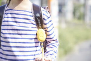 仕事で外を歩いてたら下校中の小学生が「こんにちは、何年生？」と聞くので「働いてる人だよ」と答えたら・・・→怖すぎる展開。