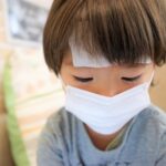 息子が滝のように吐き始めてパニックに。在宅勤務中の夫に電話したら・・・