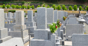 お坊さん「墓参りは出来れば２人以上で行ってください。１人で行かないほうがいい。」→なぜなら・・・ゾッとした