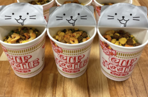 フタが2か所止めになったことで話題のカップヌードル。→遭遇率６％のレアパターンがあるらしい！それがこちら・・・