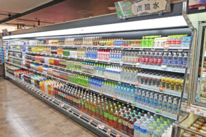 「販売決める際にデザイナー途中で死んだんか？？？」投稿された桃の缶ジュースの写真。→見てみたら・・・！？！？