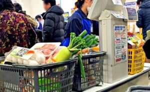 一緒に出掛けたがらない反抗期息子がめずらしく買い物についてきて・・・泣いた