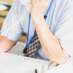「嫁が昨日ワクチン2回目で寝込んでるんです」という職員に、同僚が寄ってたかってこんな行動をとった結果・・・