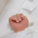 泣き止まずに入院をした新生児。CTで脳に異常が見つかるも原因不明。→しかし36時間後・・・