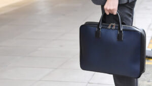 「職場に着いて膝から崩れ落ちた。」→男性がカバンを開けて愕然とした理由がこちら・・・