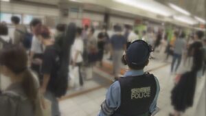 『拍手しかない』→「盗撮や痴漢だとミニスカートを履いてる方が悪い」と言う意見に鉄道警察がこう言い放った・・！