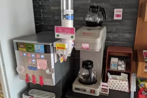 フリードリンクを飲んで「お茶の味がしない」と怒って帰った客。→スタッフで確認すると・・・