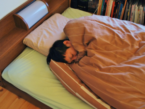 うつ病で休んでいる人に『仕事には来れないのに遊びには行けるのか』という意見に対してとある男性がズバッ！