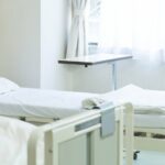 実習生の挨拶を無視し続ける看護師。→医師が理由を聞いたら・・・え。。