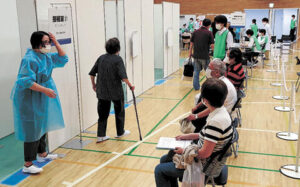 ワクチン接種券を紛失したと会場にやってくる人の中には・・・注意しなければならない。