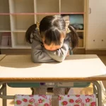 クラスでポツンと1人で座っていたダウン症の女の子。先生が声をかけようとしたその時、クラス1のやんちゃ君が・・・