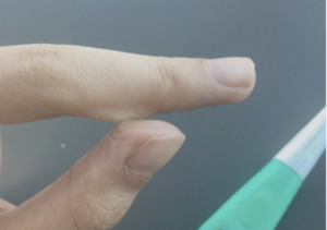 セメダイン公式が教える！瞬間接着剤で皮膚同士がくっついてしまった時は・・・「痛い思いしなくてもとれるのか！」