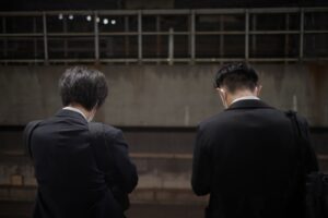 日本の闇・・20代の人が職場に入ってきて一年で辞めていく会社。その理由が・・・